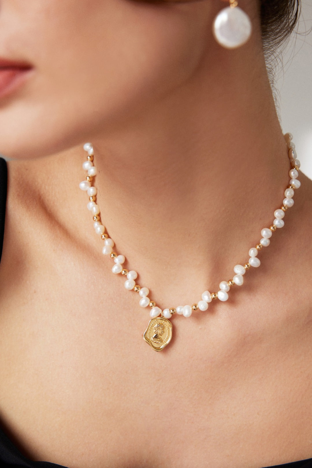 My Store Queen’s Emblem Pearl Necklace Pearl necklace