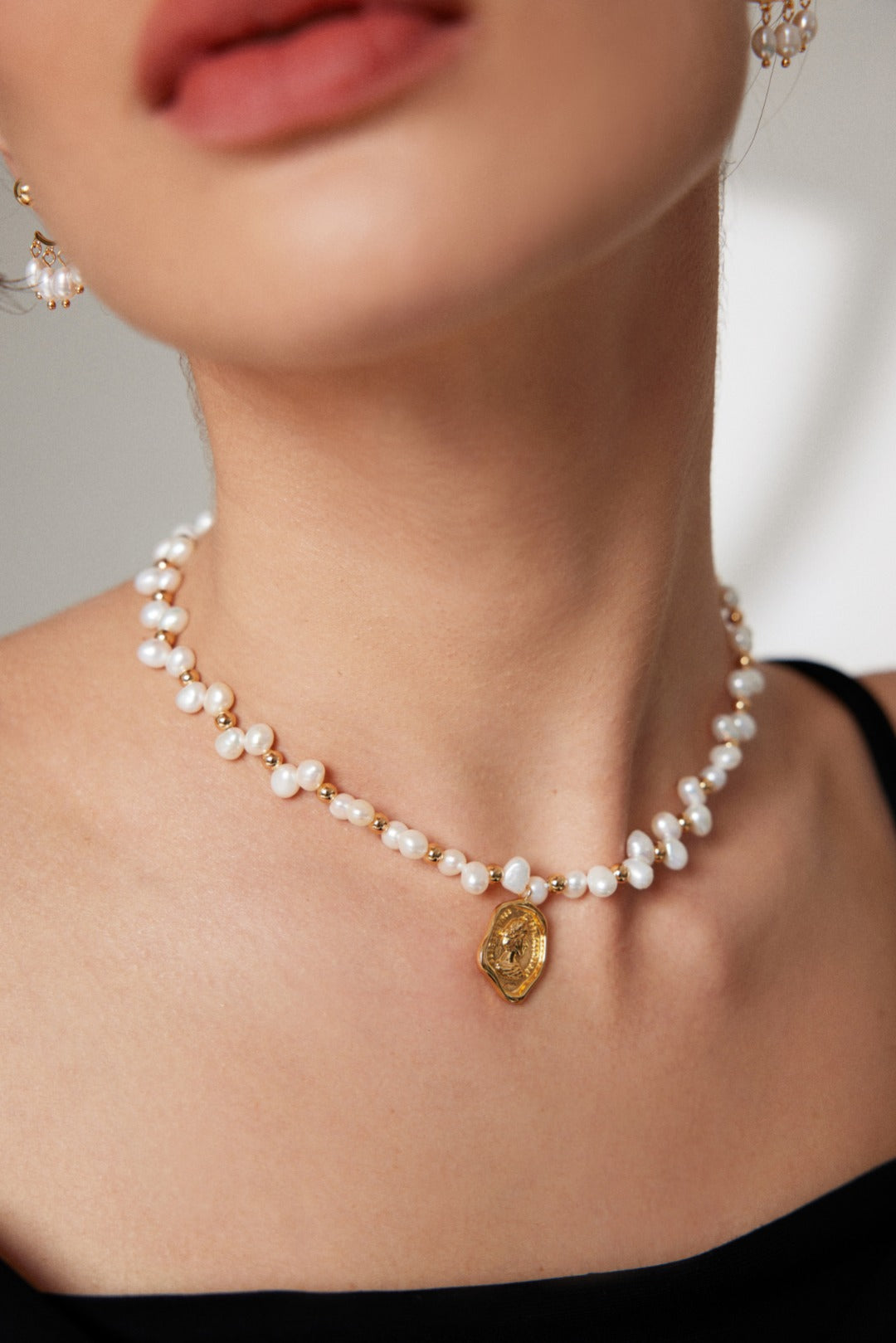 My Store Queen’s Emblem Pearl Necklace Pearl necklace