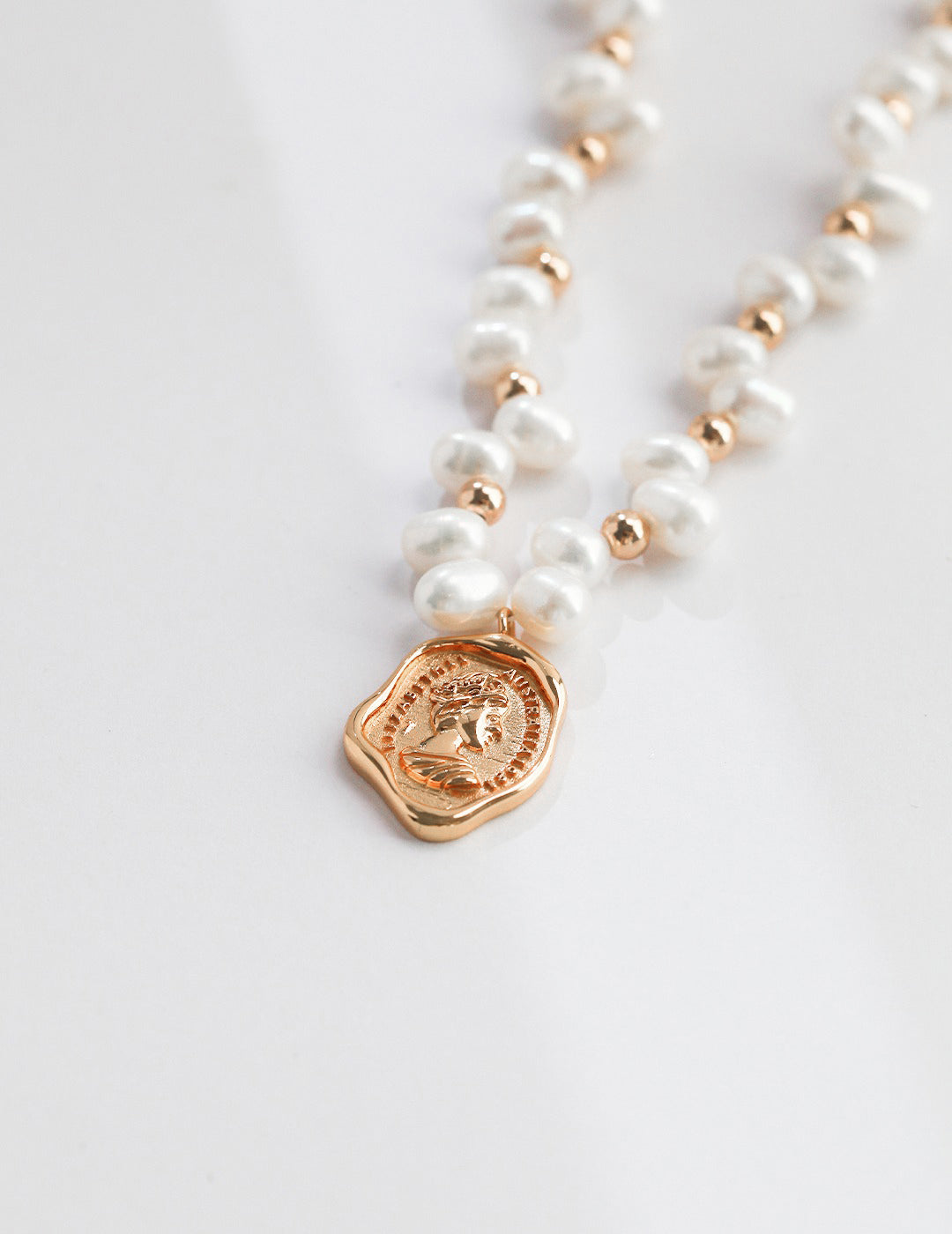 My Store Queen’s Emblem Pearl Necklace Pearl necklace