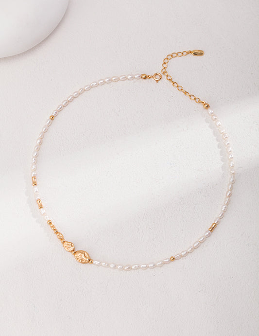 A_LUNAROSE Minimalist Elegance in Gold and Pearl Pearl necklace
