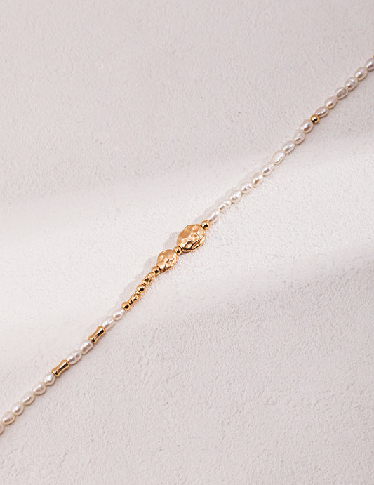A_LUNAROSE Minimalist Elegance in Gold and Pearl Pearl necklace