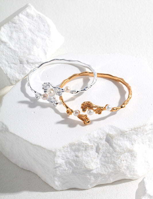 A_LUNAROSE Wave Bloom Pearl Bangle Bracelet