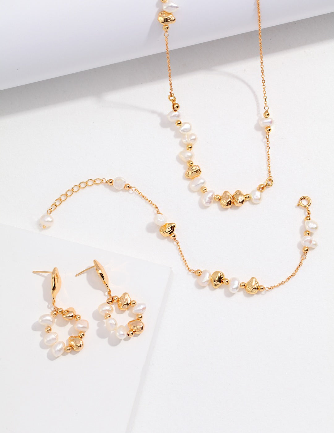 A_LUNAROSE Golden Whimsy Pearl Bracelet Bracelet