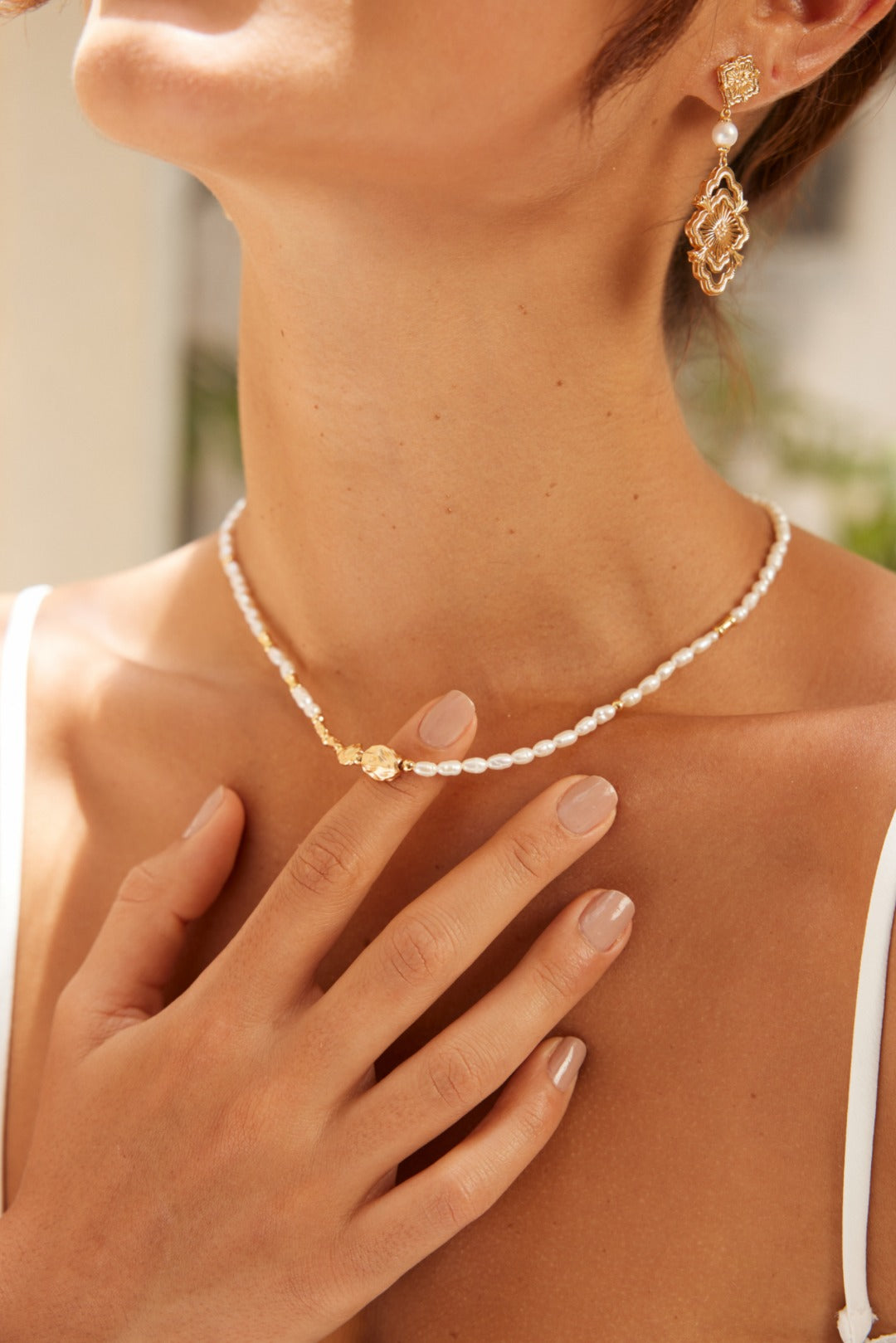 A_LUNAROSE Minimalist Elegance in Gold and Pearl Pearl necklace