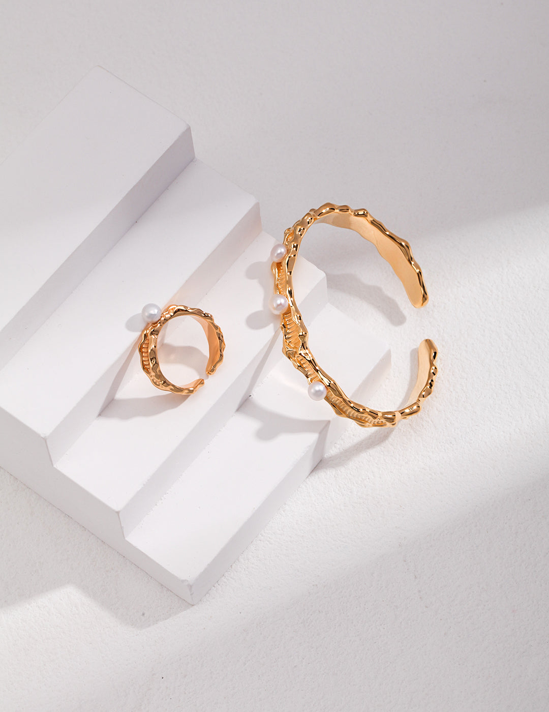 A_LUNAROSE Ocean Flow Pearl Cuff Bracelet