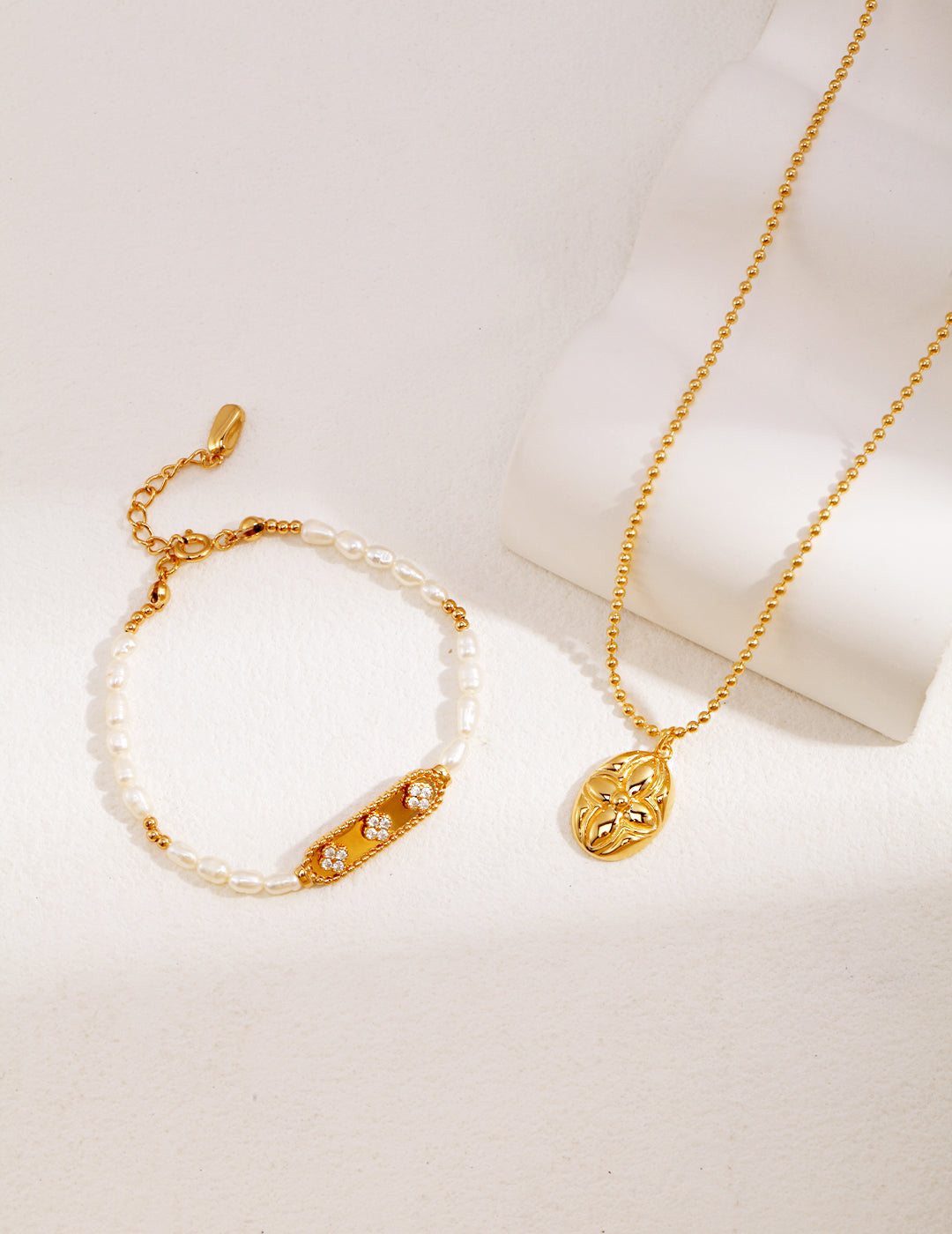 A_LUNAROSE Tiny Flora Bracelet Bracelet