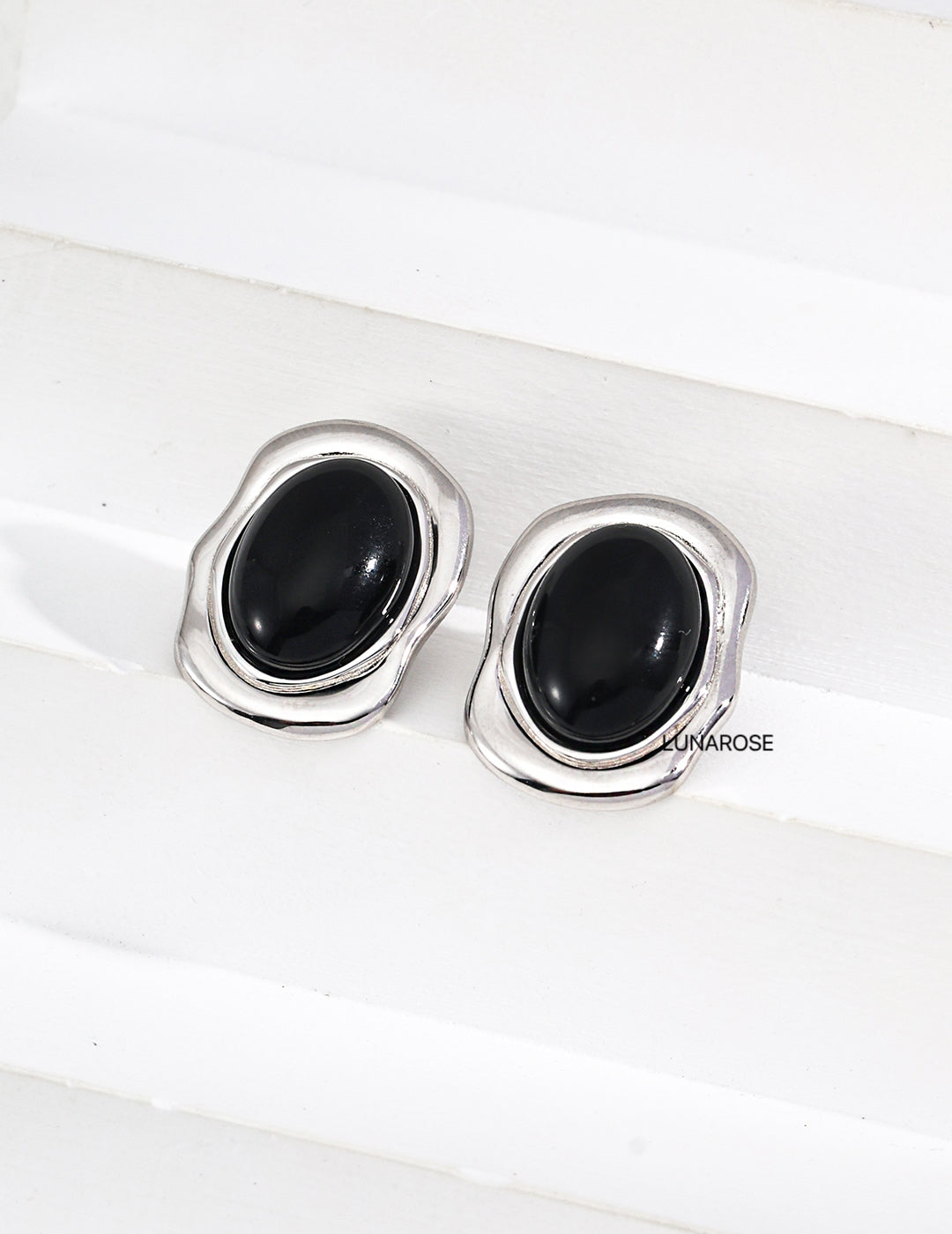 My Store Ripple Pearl Earrings Black Earrings
