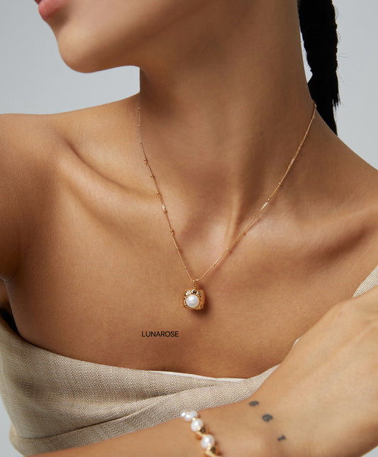 My Store Soleil Frame Necklace Pearl necklace